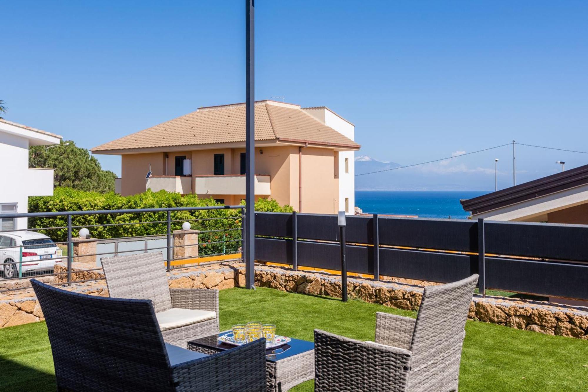 Etna Mare Apartments By Wonderful Italy Augusta Bagian luar foto