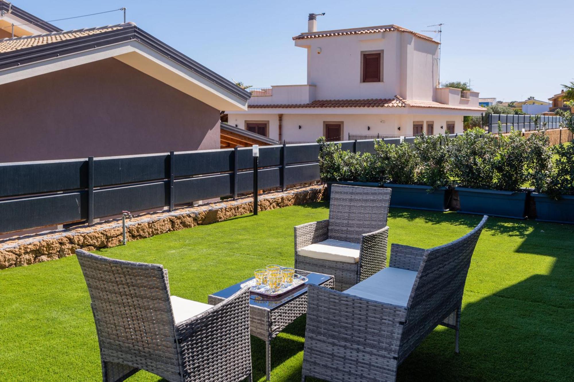 Etna Mare Apartments By Wonderful Italy Augusta Bagian luar foto